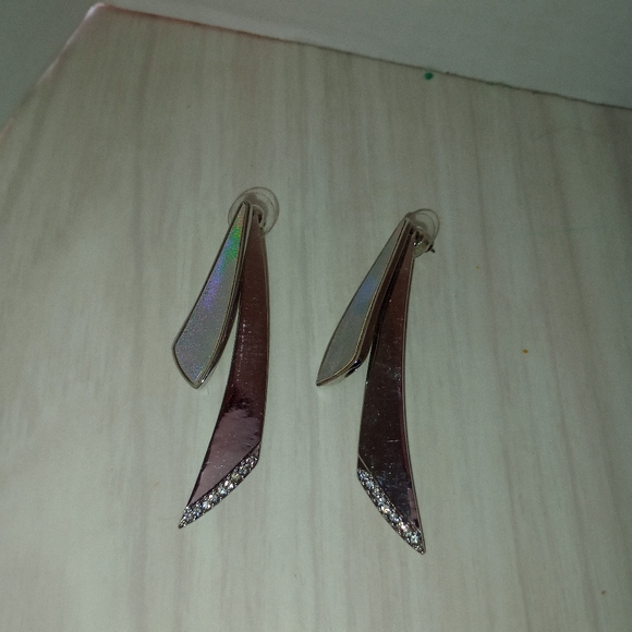 Guess Silver Tone holographic Earrings with RhinestoneStones  Women's Jewelry - Picture 14 of 14